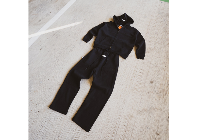 ZERO SIGNAL ZIP-UP HOODIE BLACK